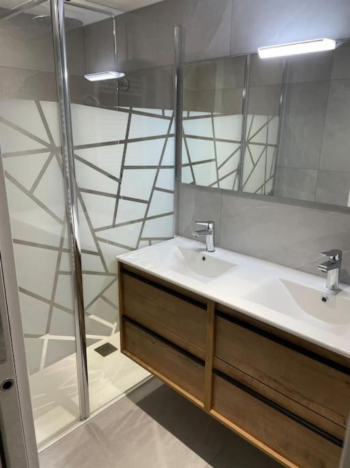Appartement Atypique Et Fraichement Renove Saint-Vallier  Buitenkant foto